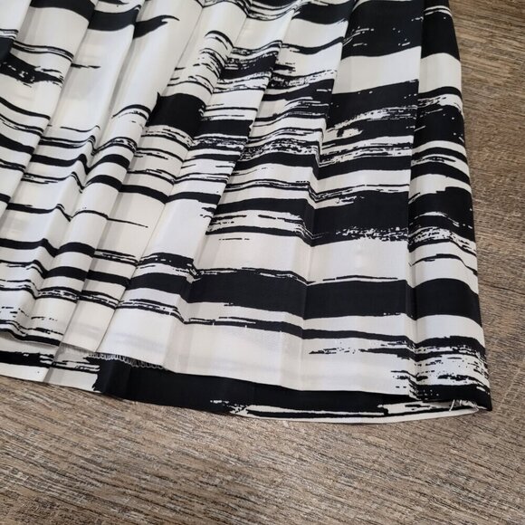 NWT BANANA REPUBLIC | Printed Pleated Skirt | Sz. 8 - Picture 3 of 6